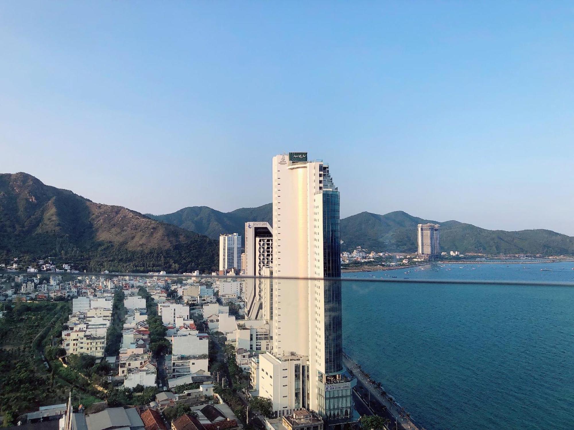 Апартаменти Scenia Bay Oceanfront By Housing Нячанг Екстер'єр фото