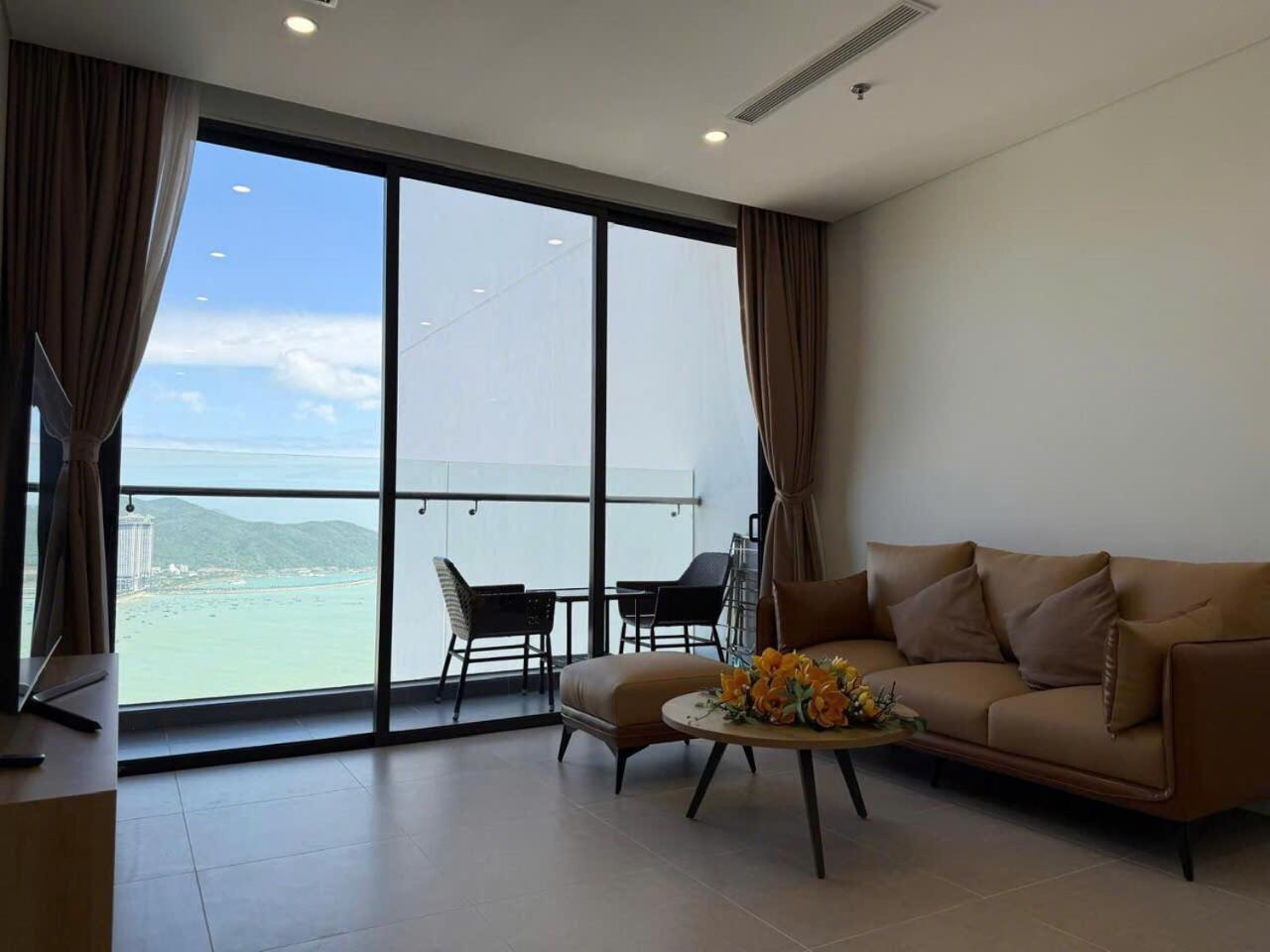 Апартаменти Scenia Bay Oceanfront By Housing Нячанг Екстер'єр фото